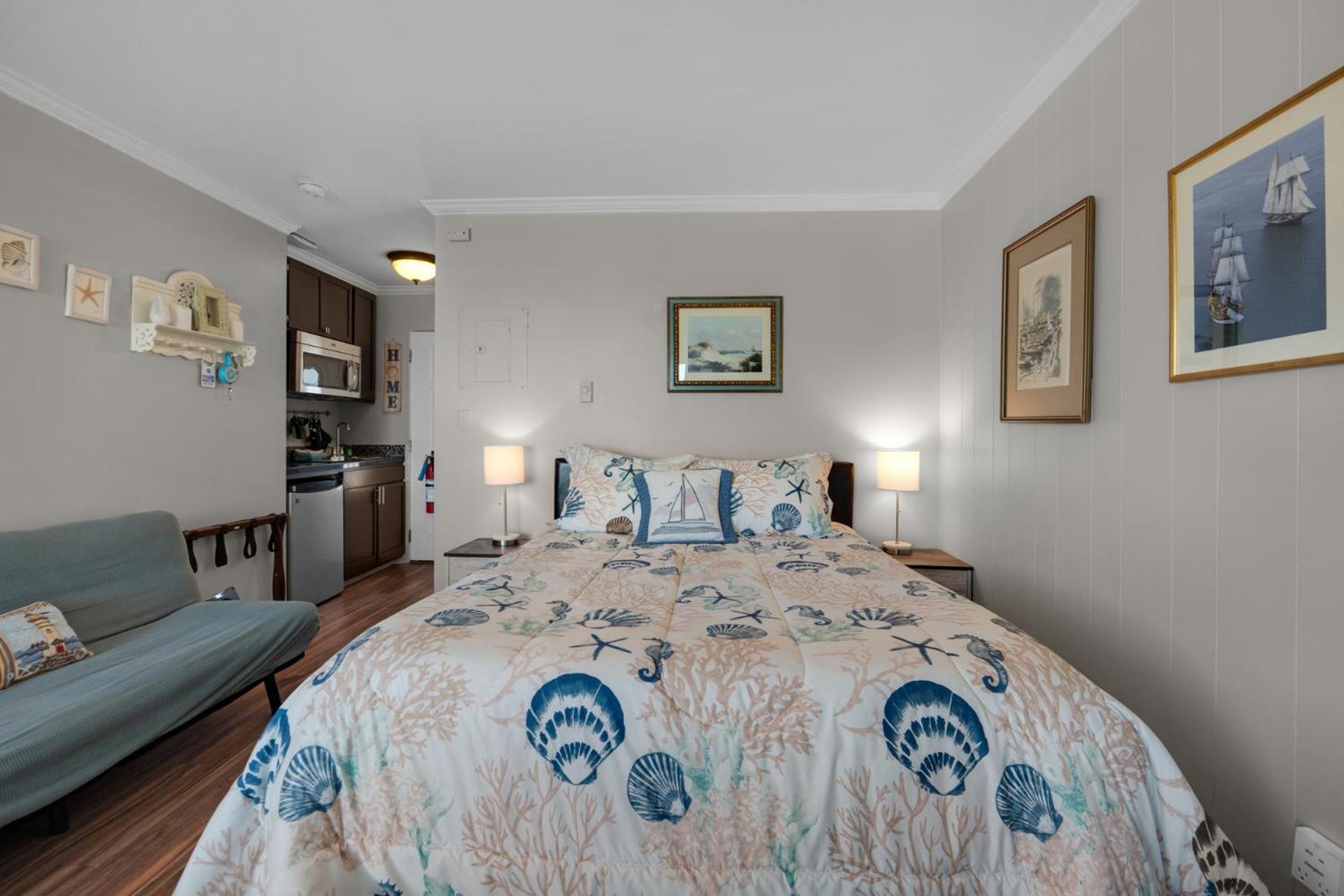 The Tides By The Sea Aparthotel Seaside Exterior photo